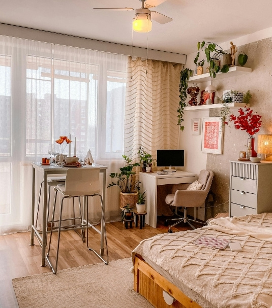 Spotless studio apartment in Accokeek, MD with organized space and fresh floors