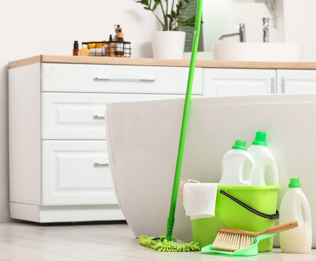 Eco-friendly cleaning tips for a healthier Waldorf home with natural products and green supplies